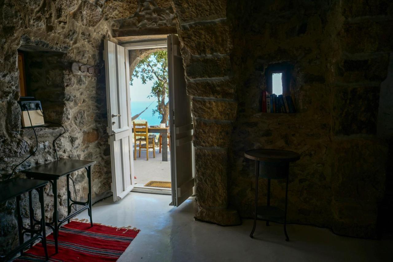 My Old Stone House In A 2 000 Sqm Private Garden With Fab Glamping Tent Mandrákion Dış mekan fotoğraf